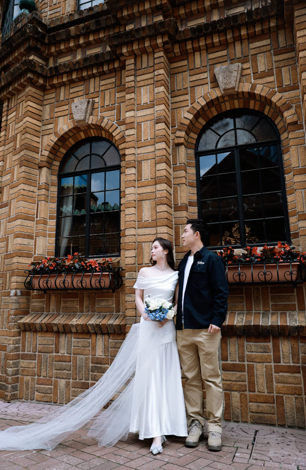新人竖向婚纱照